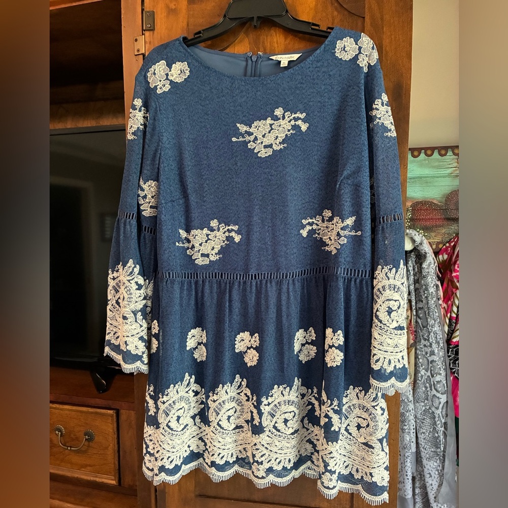 John Mark Navy Blue and Lace Tunic Top